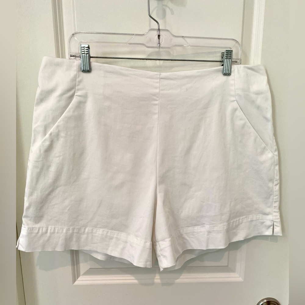 Tommy Bahama Women's White Flat Front Shorts Size 16